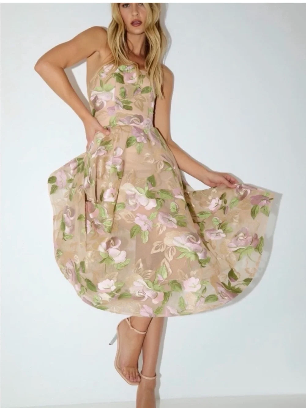 ✨NEW✨ Helsi Noemi Embroidered Floral
Strapless Cocktail Midi Dress - Picture 3 of 11